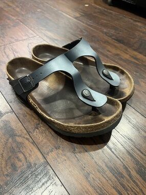 Birkenstock Gizeh metallic grey sandals size 38